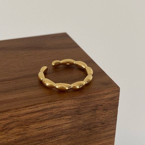 18K Gold Plated Trilly Oval Beaded Band Ring - Picture 6 of 8